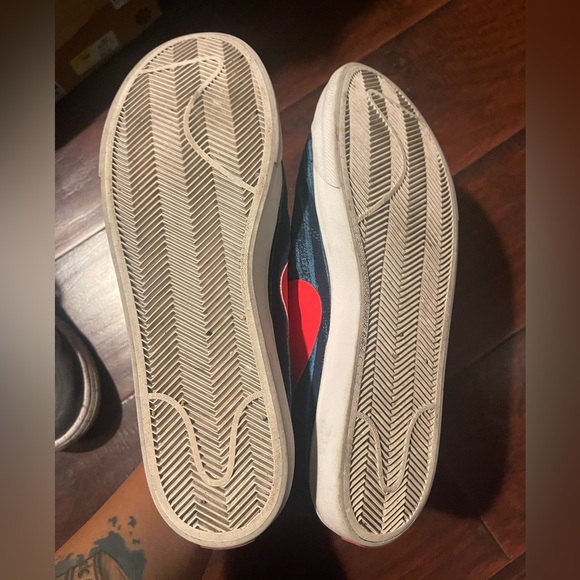 Nike - Picture 3 of 3